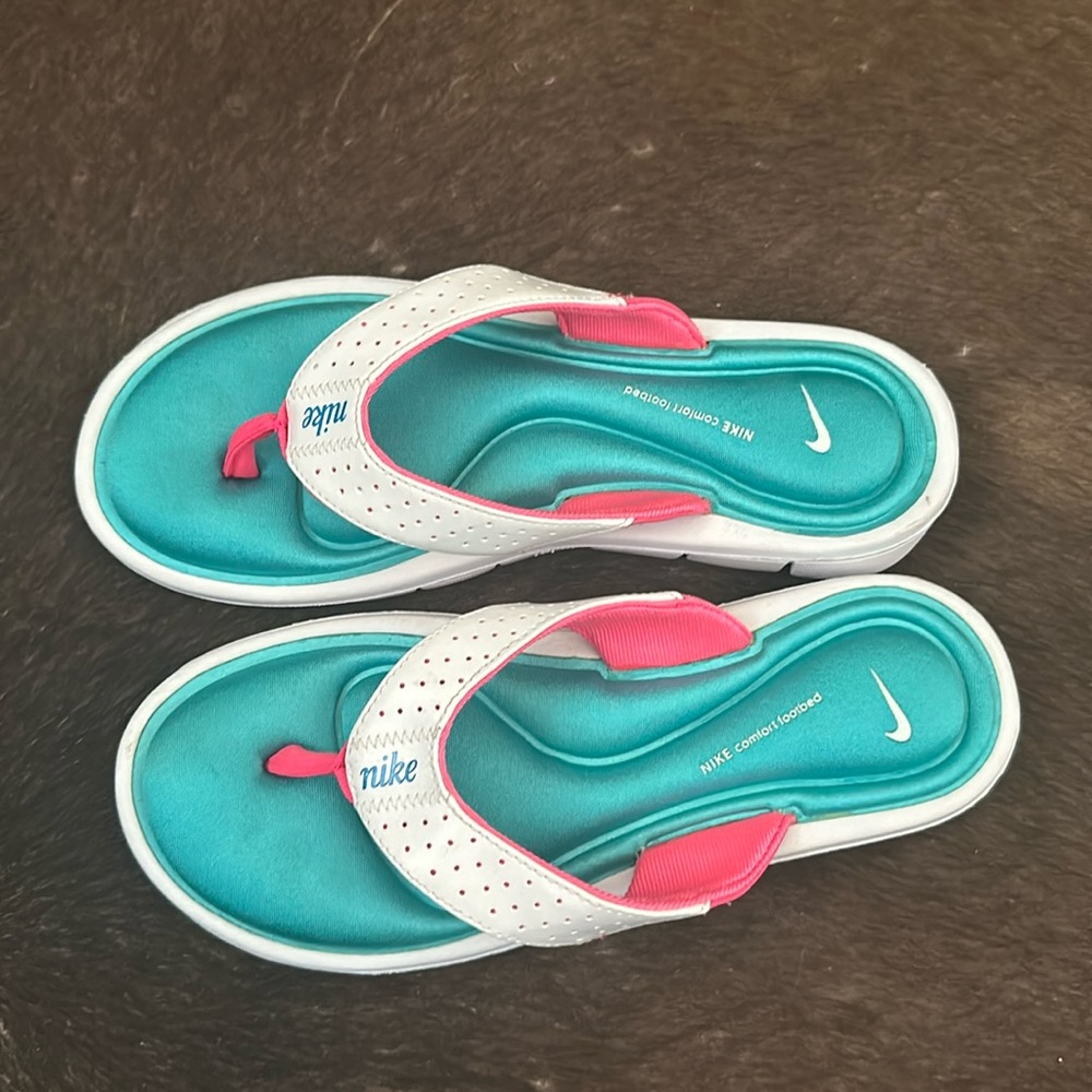 NIKE comfort footbed flip flops
